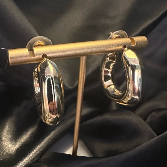 14K Gold Plated Hoop Earrings – Lightweight & Hypoallergenic Nickel & Lead Free - Picture 6 of 9